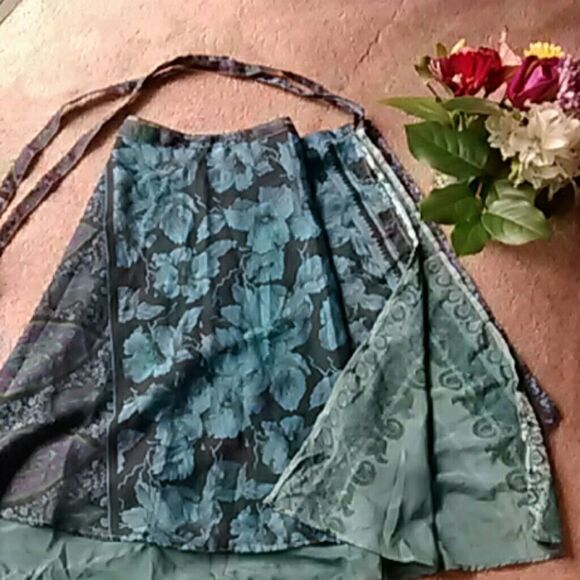 Silvia's Designs 100 Way Skirt - Picture 1 of 5
